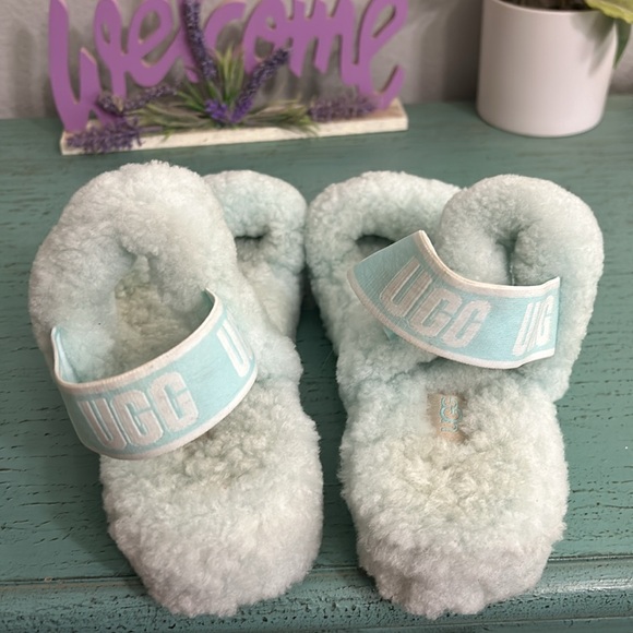 Ugg slippers SZ 8 - Picture 3 of 4